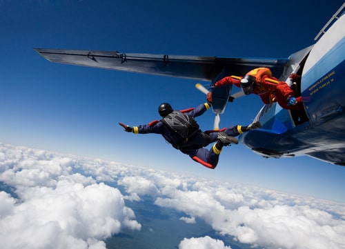 Skydiving- výskok parašutistů